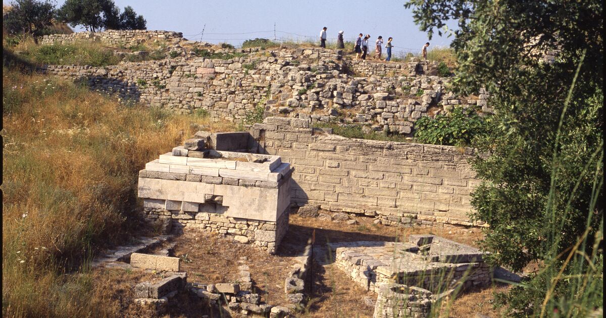 Salt Research: Truva Antik Kenti'nde kutsal tören alanı - Sanctuary of ...