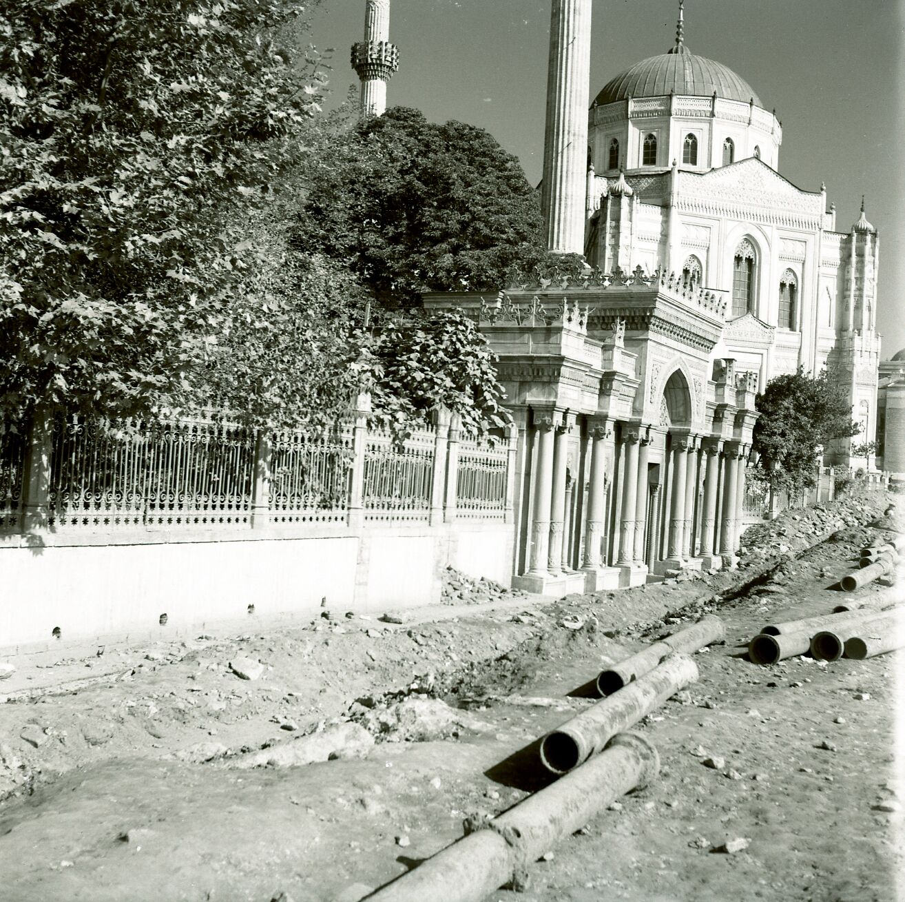 SALT Research: Aksaray Pertevniyal Valide Sultan Camii - Aksaray