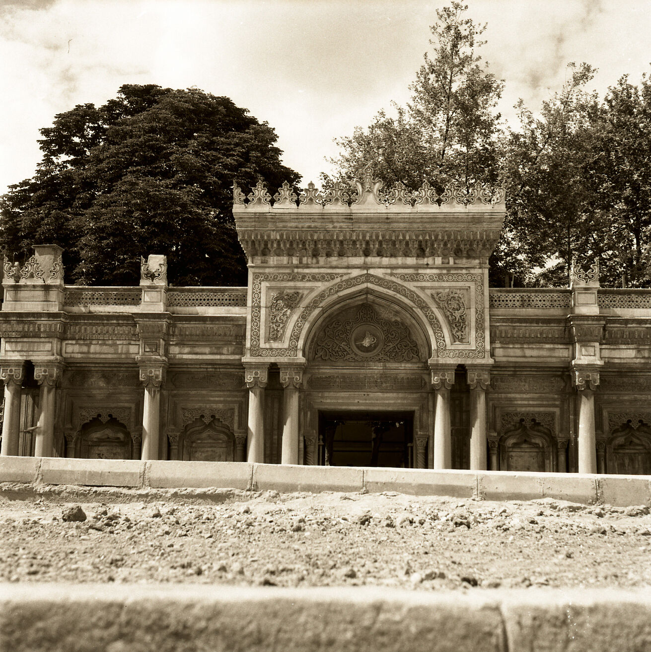 SALT Research: Aksaray Pertevniyal Valide Sultan Camii - Aksaray